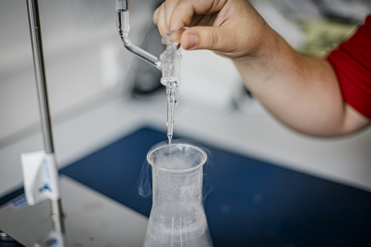 Titration im Labor.jpg